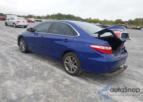 2015 Toyota Camry Se z USA, uszkodzony, nr VIN 4T1BF1FK2FU880511